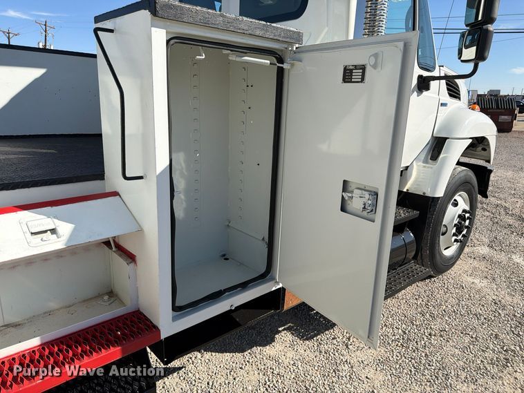 image for item FM7730 2010 International 7400 bucket truck