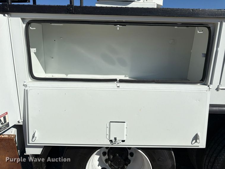 image for item FM7730 2010 International 7400 bucket truck