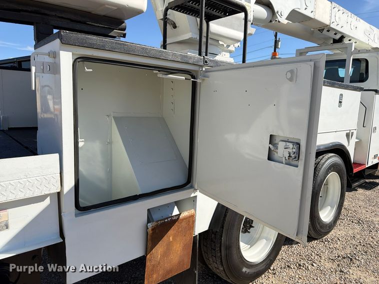 image for item FM7730 2010 International 7400 bucket truck
