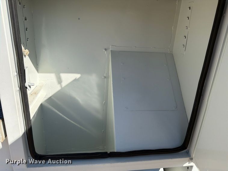 image for item FM7730 2010 International 7400 bucket truck