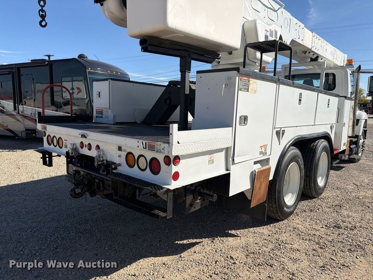 image for item FM7730 2010 International 7400 bucket truck