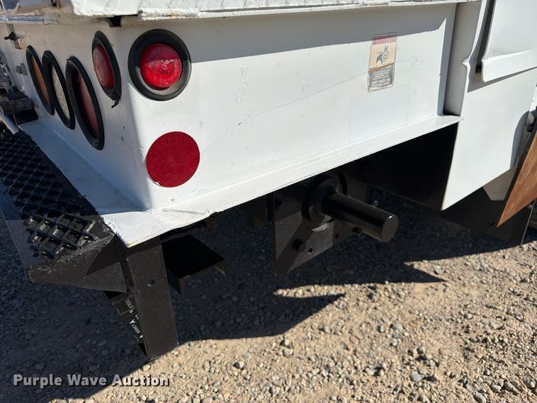 image for item FM7730 2010 International 7400 bucket truck