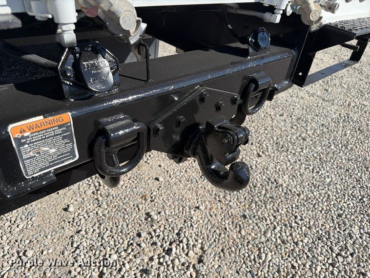 image for item FM7730 2010 International 7400 bucket truck