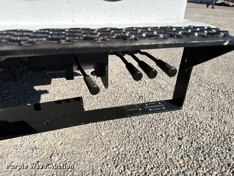image for item FM7730 2010 International 7400 bucket truck