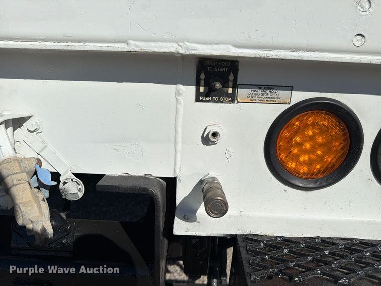 image for item FM7730 2010 International 7400 bucket truck