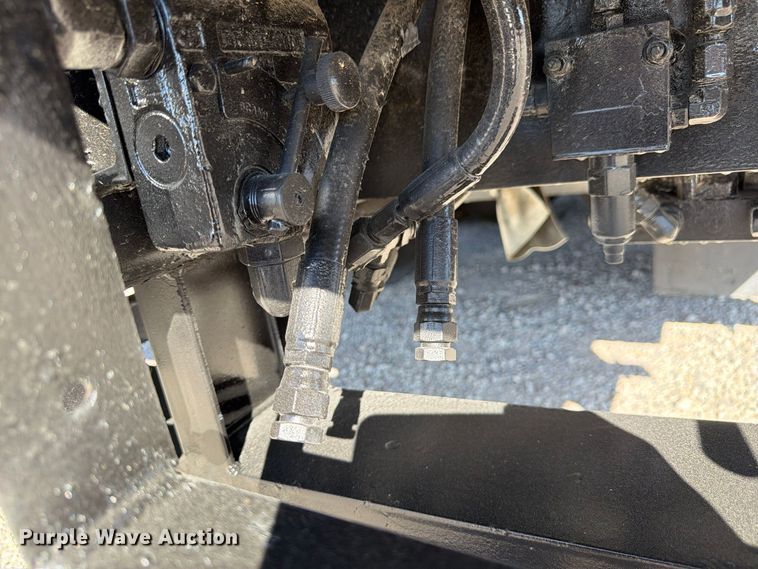image for item FM7730 2010 International 7400 bucket truck