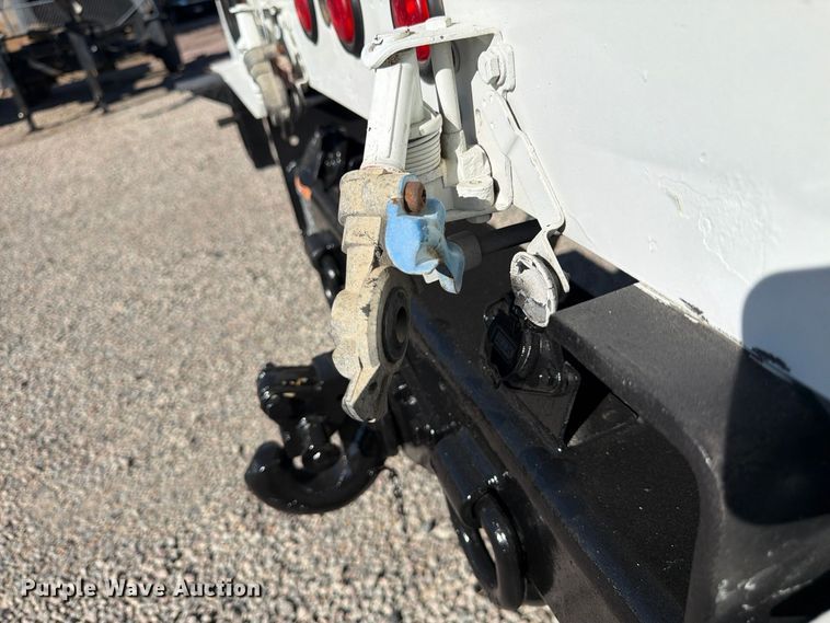 image for item FM7730 2010 International 7400 bucket truck