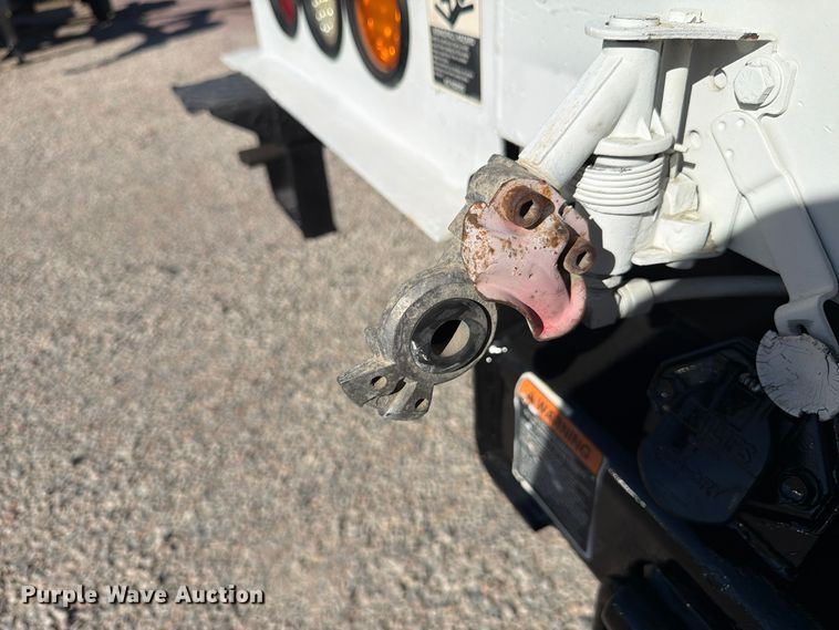 image for item FM7730 2010 International 7400 bucket truck