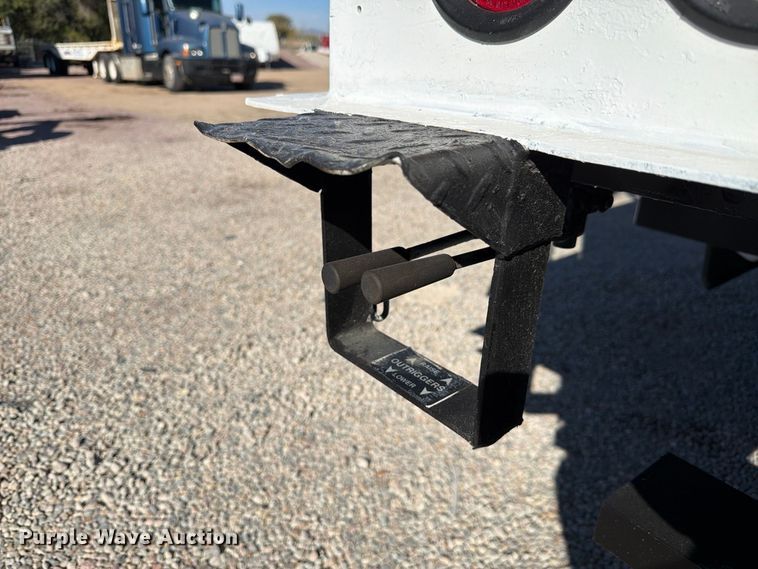 image for item FM7730 2010 International 7400 bucket truck