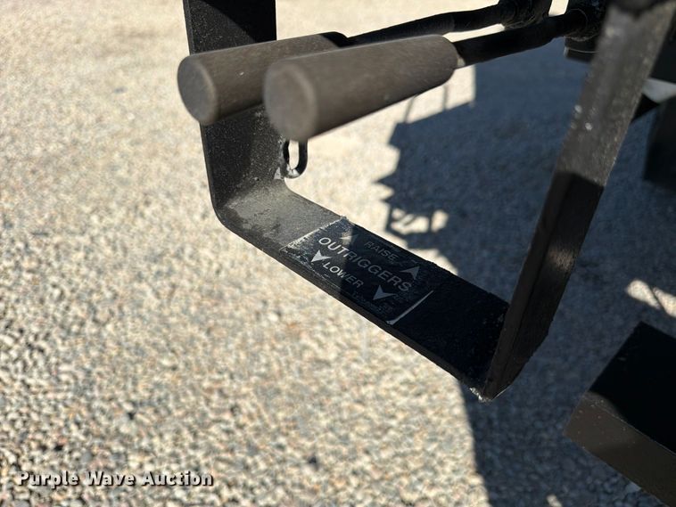 image for item FM7730 2010 International 7400 bucket truck