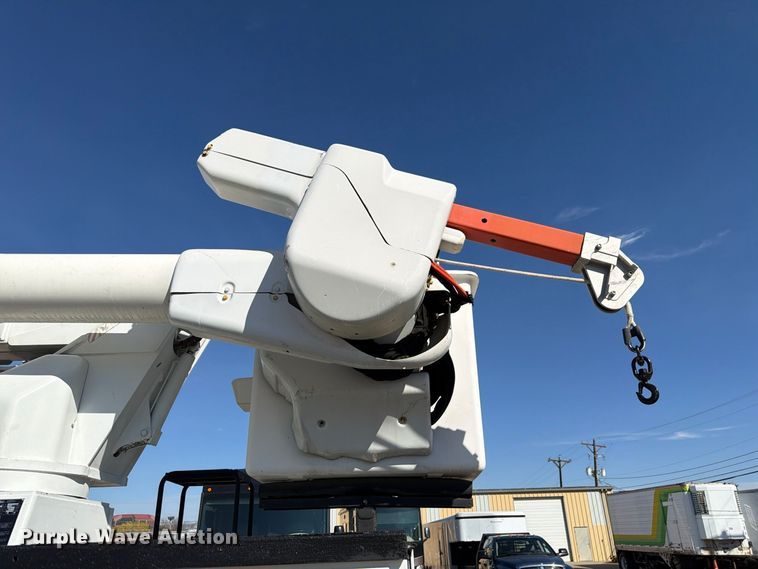 image for item FM7730 2010 International 7400 bucket truck