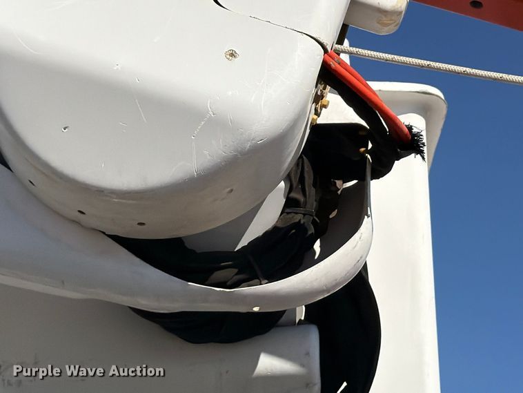 image for item FM7730 2010 International 7400 bucket truck