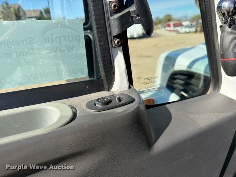 image for item FM7730 2010 International 7400 bucket truck
