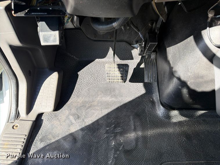 image for item FM7730 2010 International 7400 bucket truck