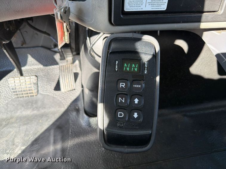 image for item FM7730 2010 International 7400 bucket truck