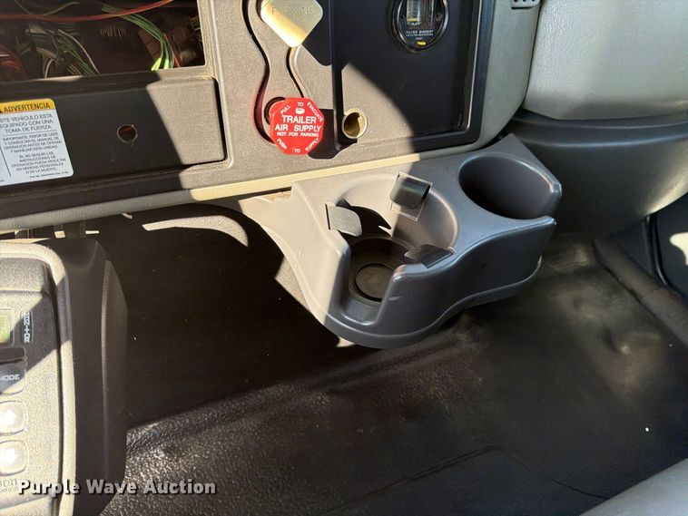 image for item FM7730 2010 International 7400 bucket truck