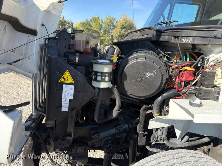image for item FM7730 2010 International 7400 bucket truck