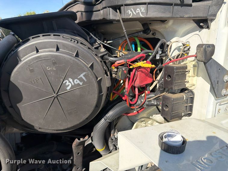 image for item FM7730 2010 International 7400 bucket truck