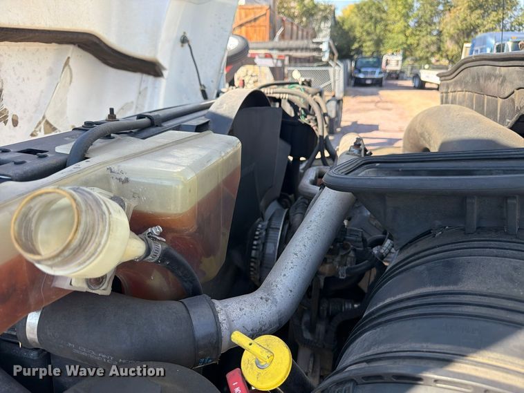 image for item FM7730 2010 International 7400 bucket truck