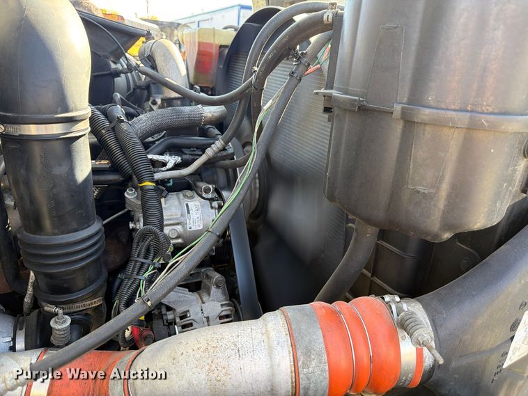 image for item FM7730 2010 International 7400 bucket truck