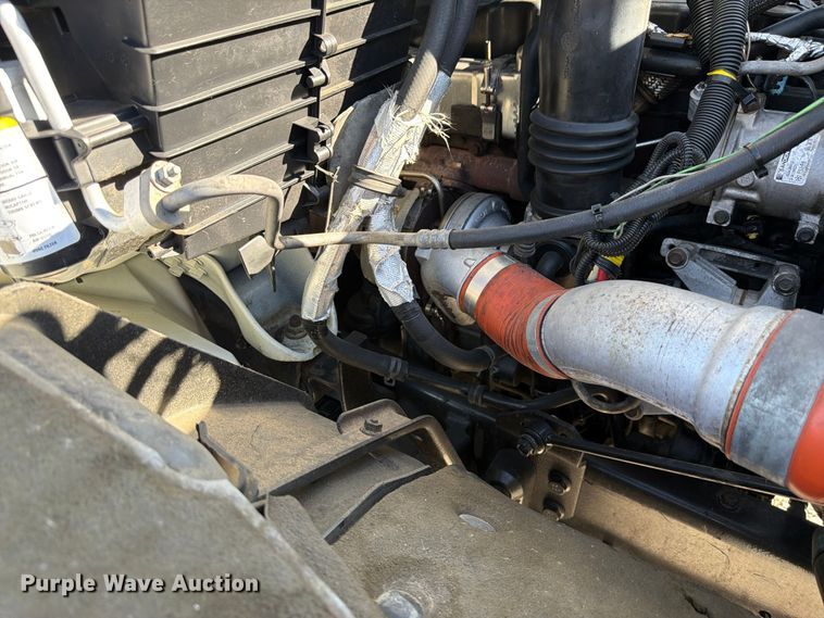 image for item FM7730 2010 International 7400 bucket truck