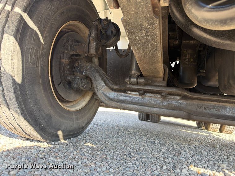 image for item FM7730 2010 International 7400 bucket truck