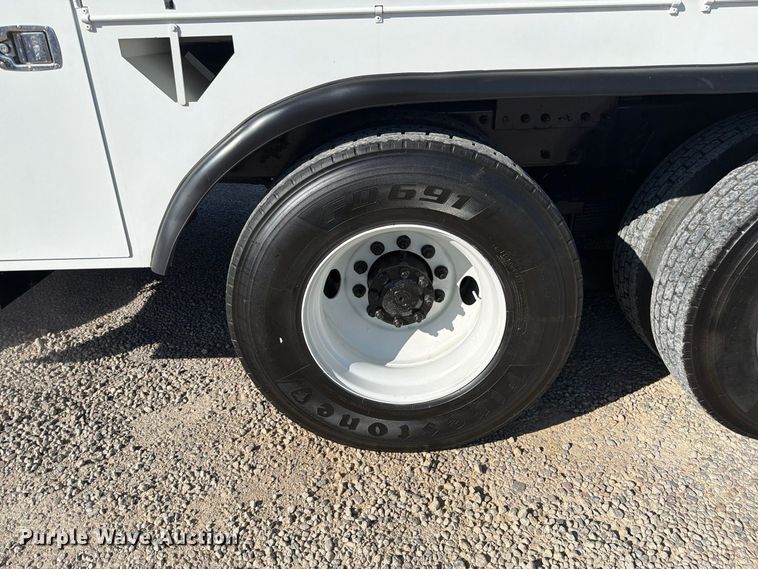 image for item FM7730 2010 International 7400 bucket truck