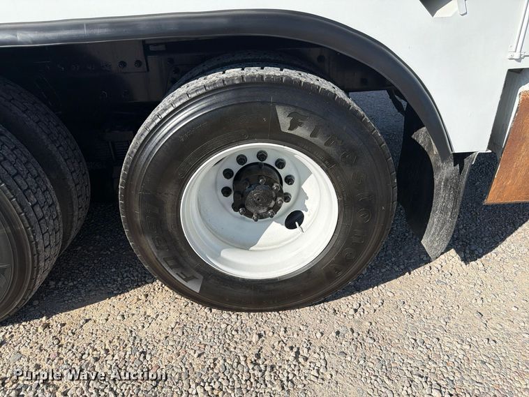 image for item FM7730 2010 International 7400 bucket truck