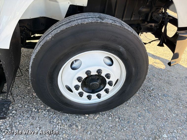 image for item FM7730 2010 International 7400 bucket truck