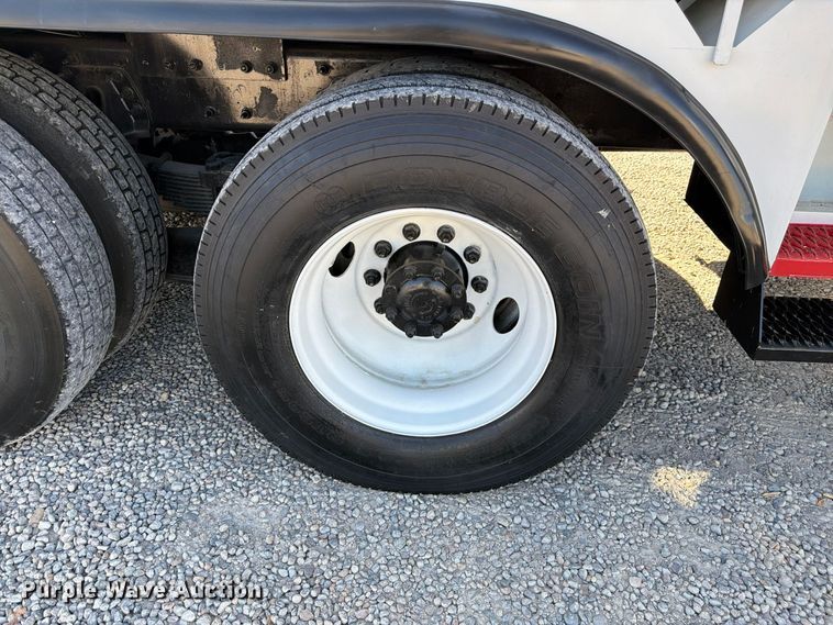 image for item FM7730 2010 International 7400 bucket truck