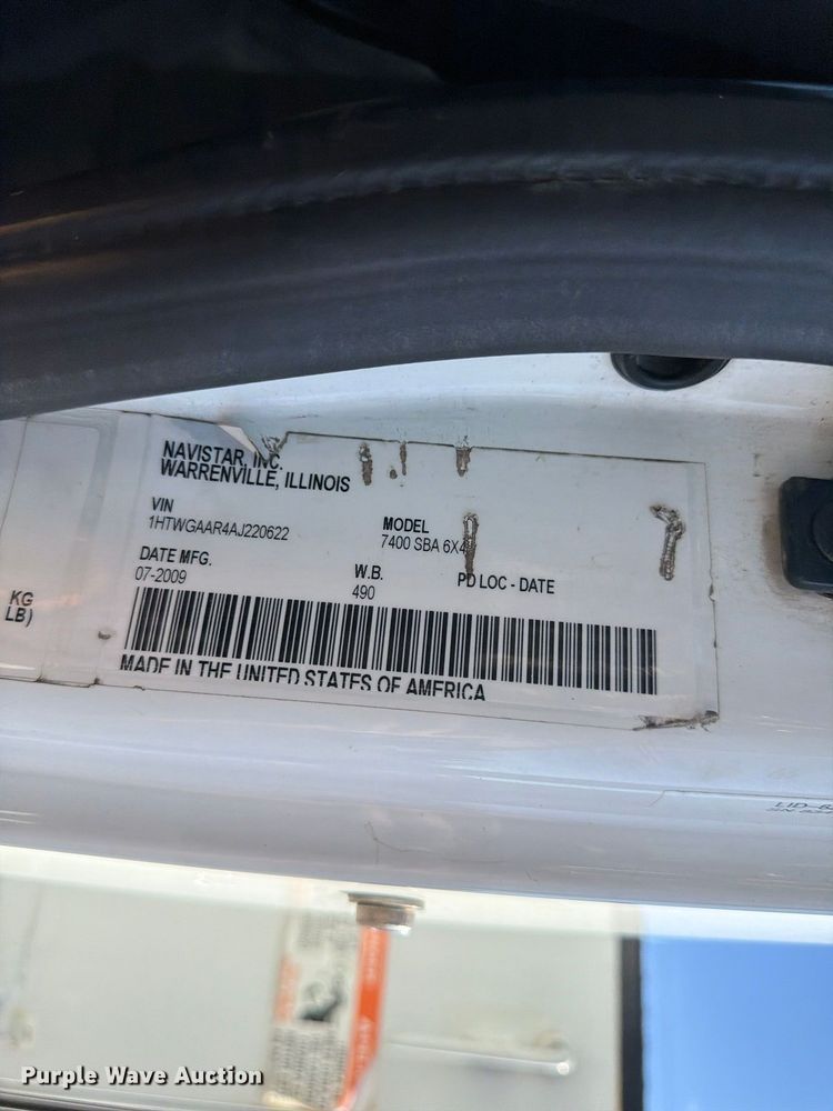 image for item FM7730 2010 International 7400 bucket truck