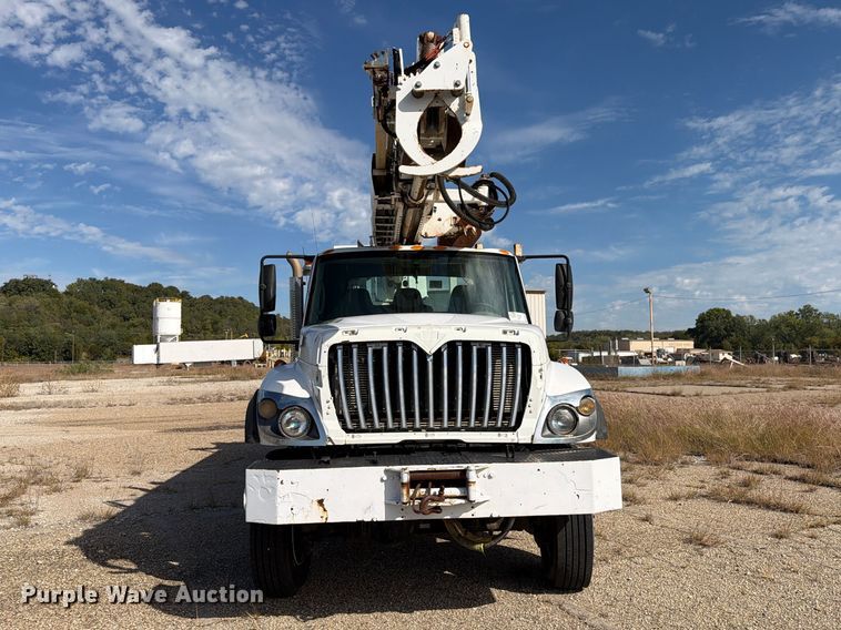 image for item FM8004 2011 International 7400 digger derrick truck