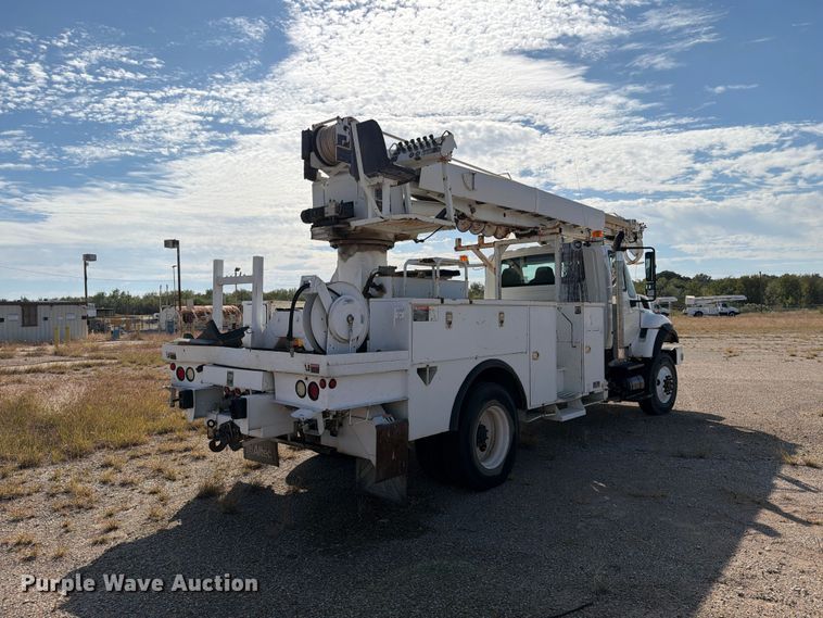 image for item FM8004 2011 International 7400 digger derrick truck
