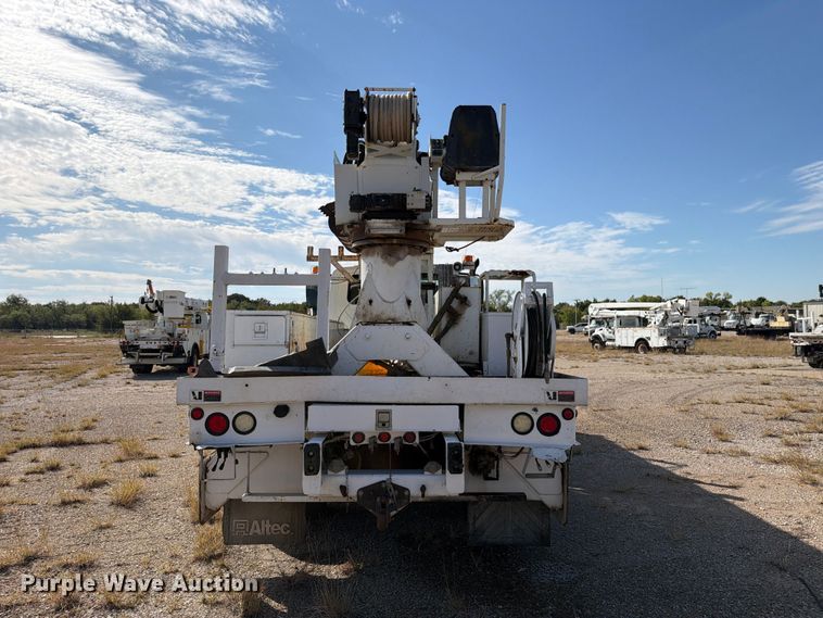 image for item FM8004 2011 International 7400 digger derrick truck