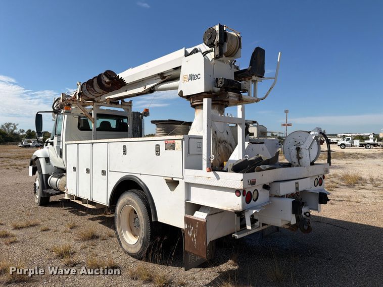 image for item FM8004 2011 International 7400 digger derrick truck