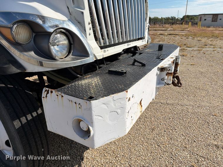 image for item FM8004 2011 International 7400 digger derrick truck