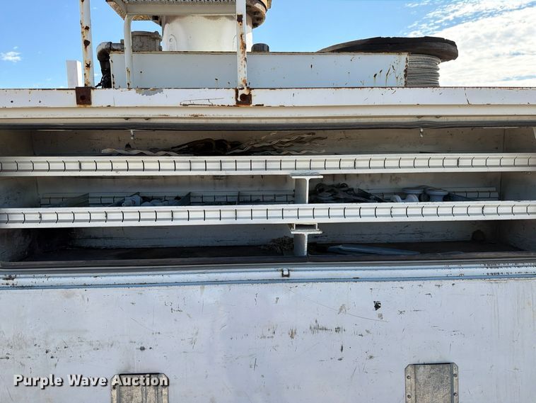 image for item FM8004 2011 International 7400 digger derrick truck