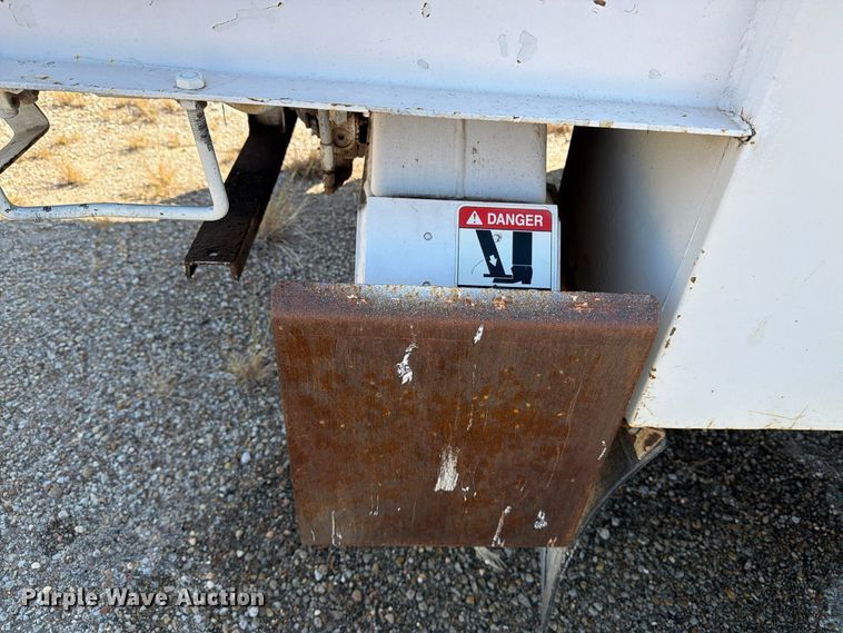 image for item FM8004 2011 International 7400 digger derrick truck
