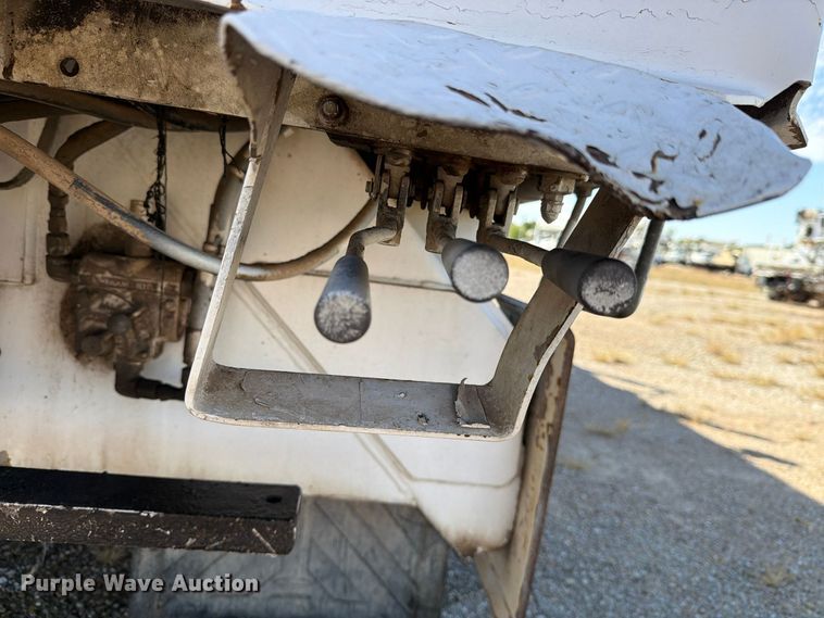 image for item FM8004 2011 International 7400 digger derrick truck