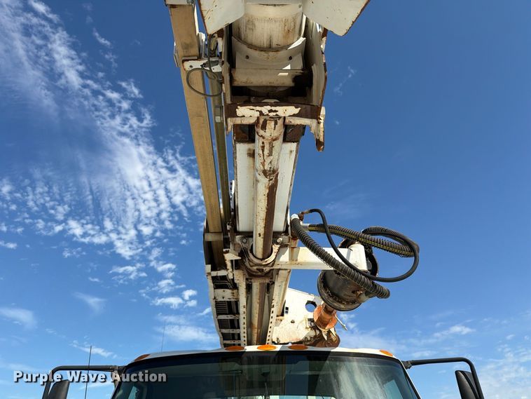 image for item FM8004 2011 International 7400 digger derrick truck