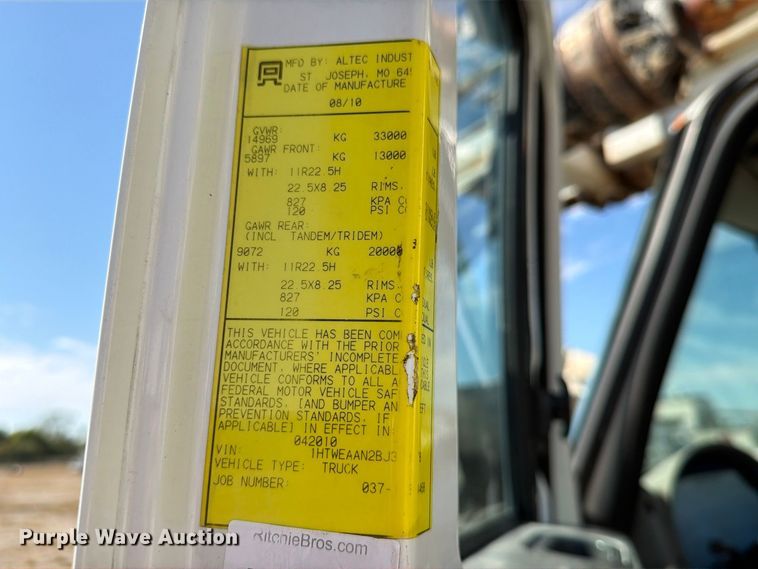 image for item FM8004 2011 International 7400 digger derrick truck