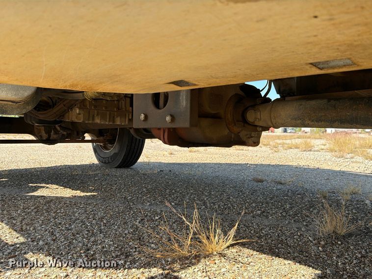 image for item FM8004 2011 International 7400 digger derrick truck