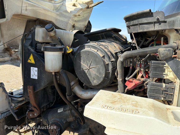 image for item FM8004 2011 International 7400 digger derrick truck