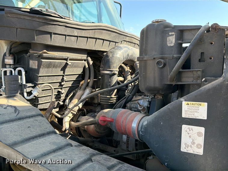 image for item FM8004 2011 International 7400 digger derrick truck