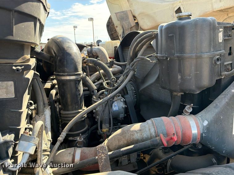 image for item FM8004 2011 International 7400 digger derrick truck