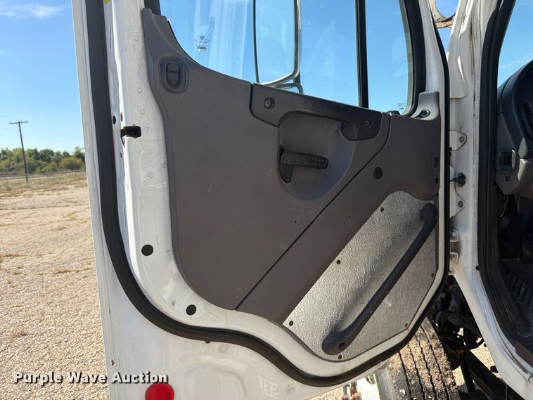 image for item FM8006 2011 Freightliner M2 digger derrick truck