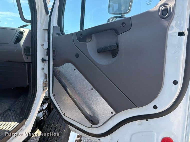 image for item FM8006 2011 Freightliner M2 digger derrick truck