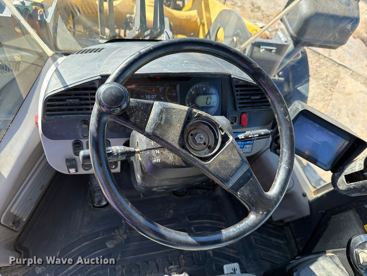 image for item FM8013 2014 Komatsu WA270-7 wheel loader