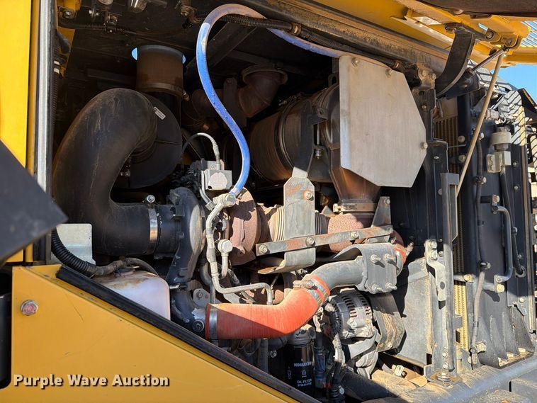 image for item FM8013 2014 Komatsu WA270-7 wheel loader