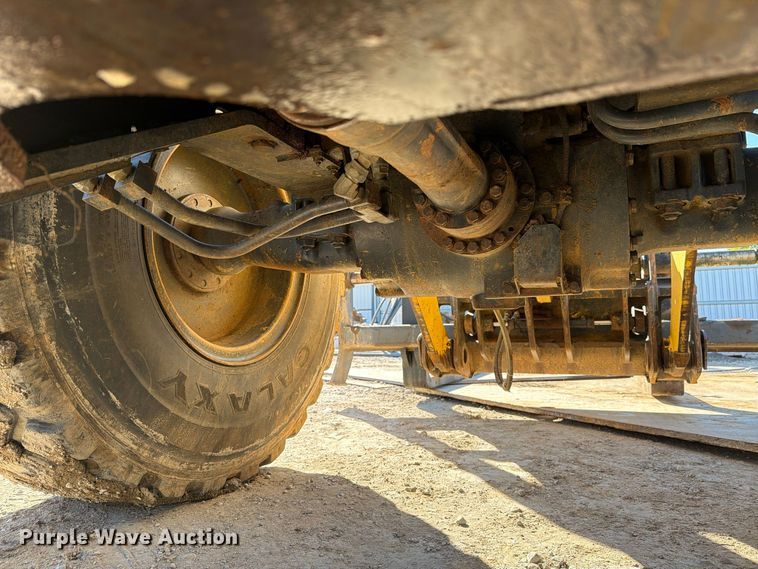 image for item FM8013 2014 Komatsu WA270-7 wheel loader